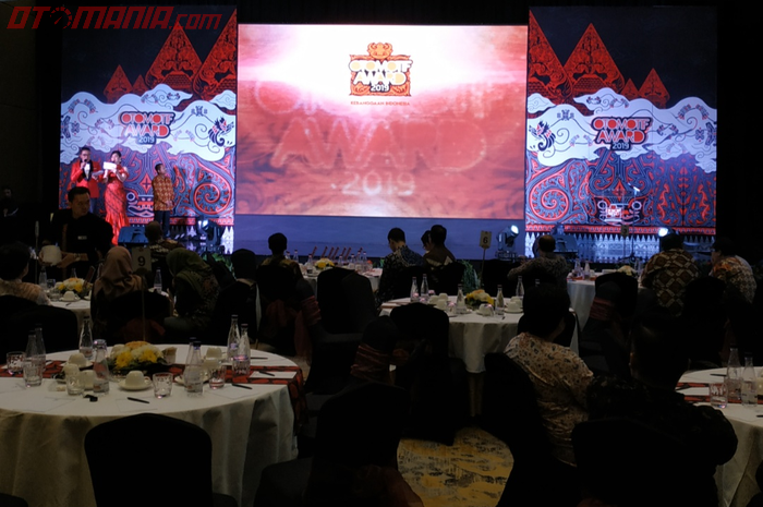 Suasana di acara penganugerahan OTOMOTIF Award 2019.