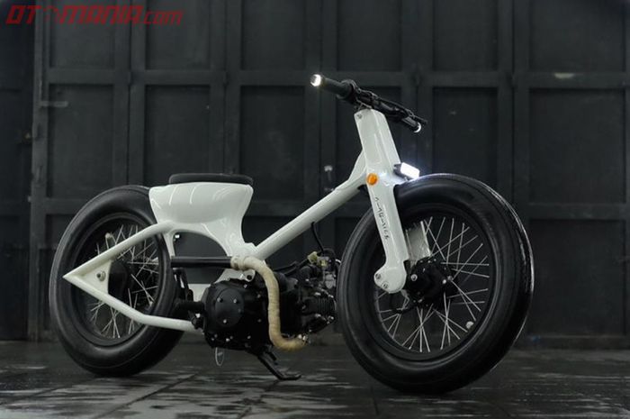 Honda Supra X 125 Bobber Cub White Popcorn Dapper Garage 