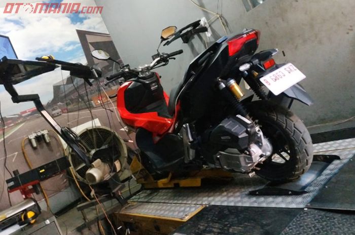 Honda ADV 150 kami test ulang performanya menggunakan dynamometer milik Sportisi Motorsport