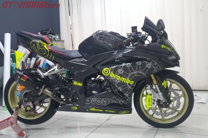 Honda CBR250RR dengan wrapping dan cutting stiker