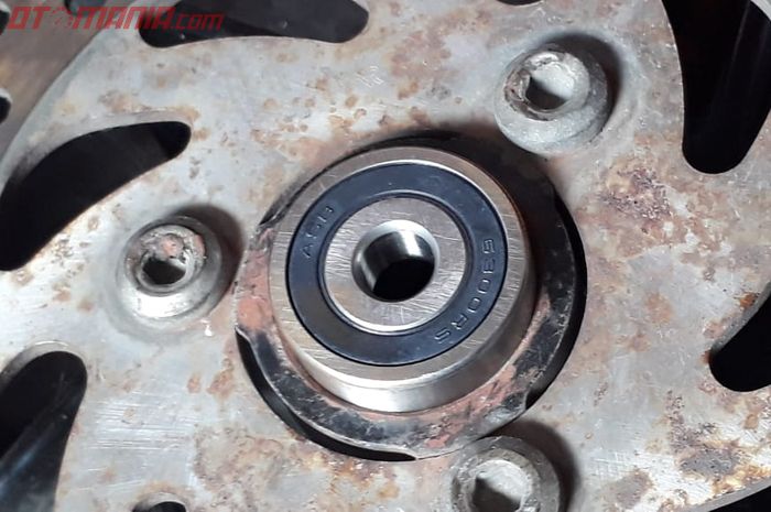 Ilustrasi bearing roda depam motor
