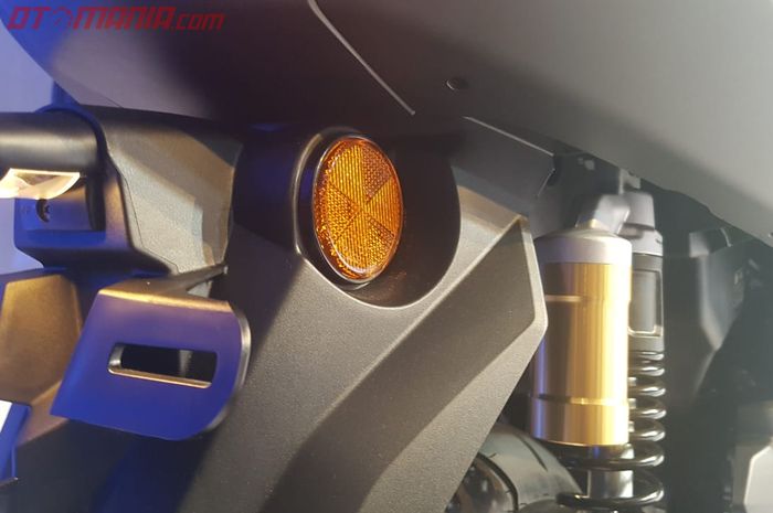 Reflektor mata kucing di sepatbor Yamaha All New NMAX