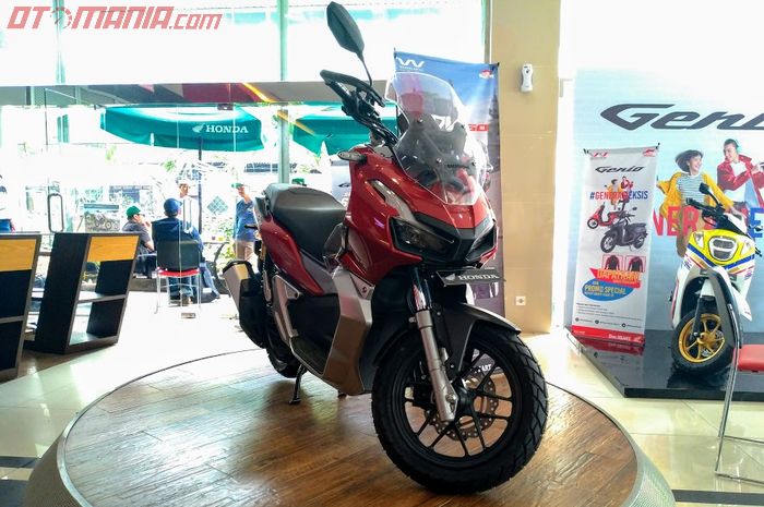 Karena BBN-KB DKI Jakarta naik, harga jual Honda ADV150 dan motor Honda lainnya di DKI Jakarta juga ikutan naik.