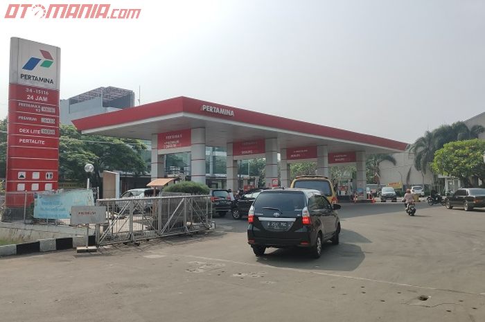 Salah satu SPBU Pertamina yang menjual Premium, di Karang Tengah, Ciledug, Tangerang.