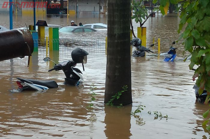 Ilustrasi motor terendam banjir