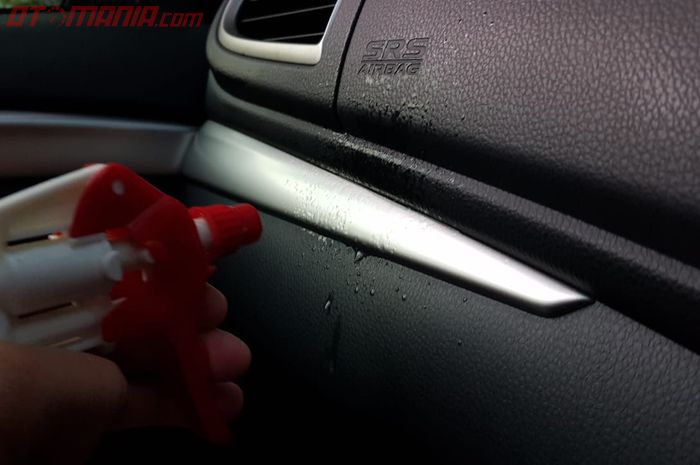 Semprot Panel Interior Mobil untuk Menjaga Kebersihannya