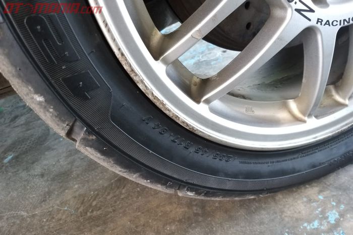 Tips menghindari flat spot pada ban mobil