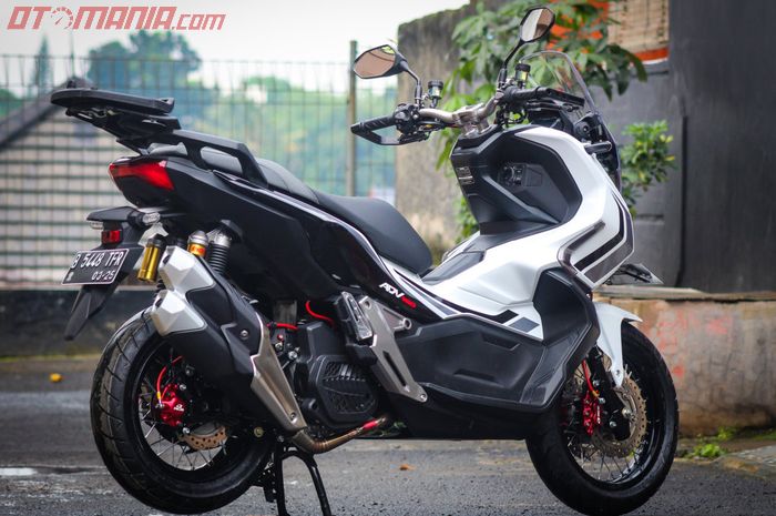 Honda ADV 150 pakai knalpot Honda CBR250RR. Ganteng!