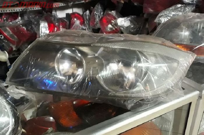 Lampu Depan Mobil Retak Atau Pecah, Tenang Aja Ada Penggantinya, Harga