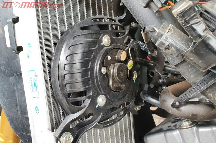Periksa kondisi kipas radiator Honda CRF250 Rally dari masalah overheat