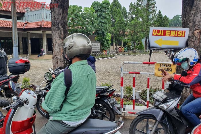 Uji emisi motor gratis di bengkel Dinas Lingkungan Hidup DKI Jakarta