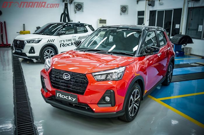 Compact SUV Daihatsu Rocky akhirnya resmi diluncurkan untuk pasar Indonesia hari ini, tapi harganya belum ada.