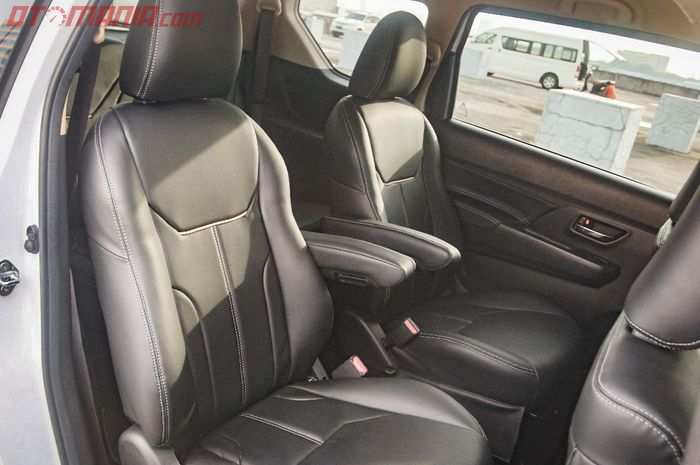 Captain seat dari jok depan Xpander diretrim bahan micro fiber dari Vision Bugatti
