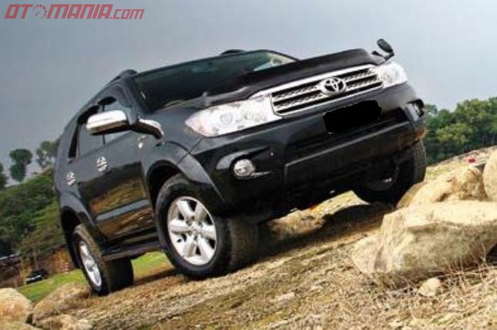 Ilustrasi Toyota Fortuner 