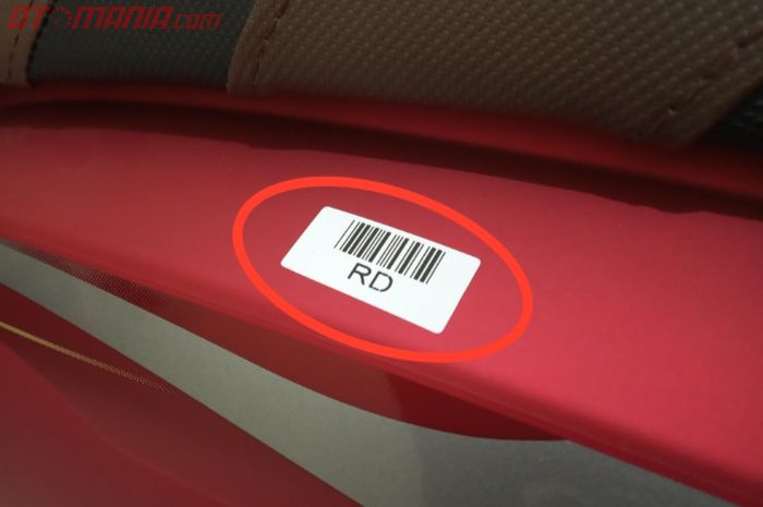 Stiker barcode di motor baru