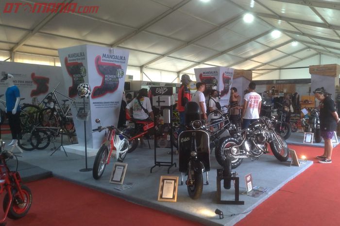 Ada pameran usaha lokal di MotoGP Indonesia, dari apparel riding sampai senapan ikan ada semua.