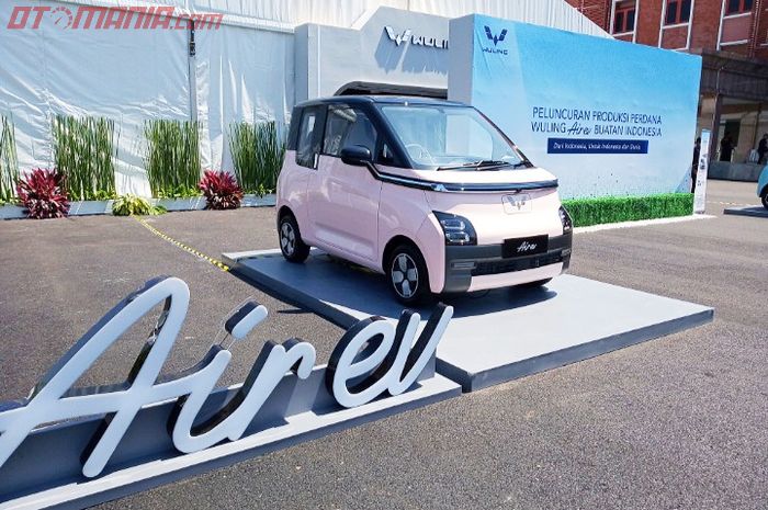Pihak dealer bocorkan harga mobil listrik Wuling Air ev, padahal harga resminya baru akan diumumkan di GIIAS 2022.
