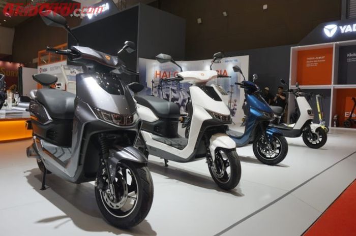 Motor listrik Yadea T9 dan E8s di ajang IIMS 2023, kantongi banyak pemesanan.