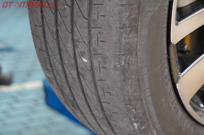 Penyebab ban mobil habis tidak rata