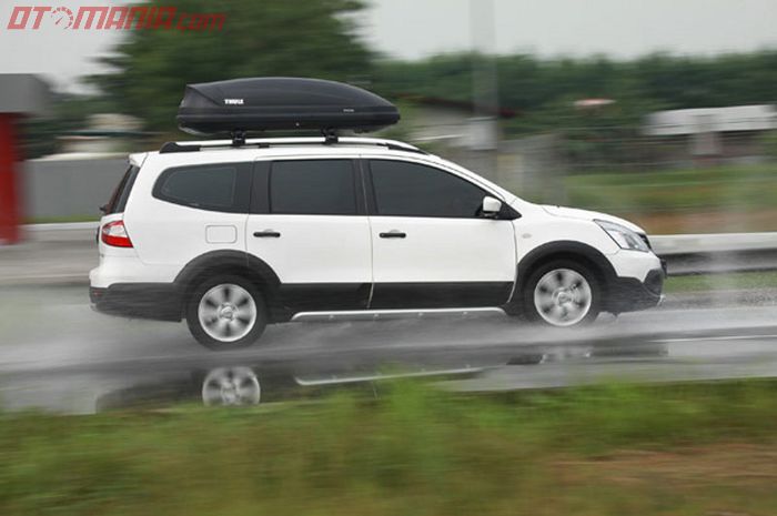 Tips mengantisipasi aquaplaning dijalan tol
