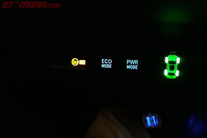 Lampu indikator Tire Pressure Monitoring System, hijau artinya kondisi tekanan angin optimal