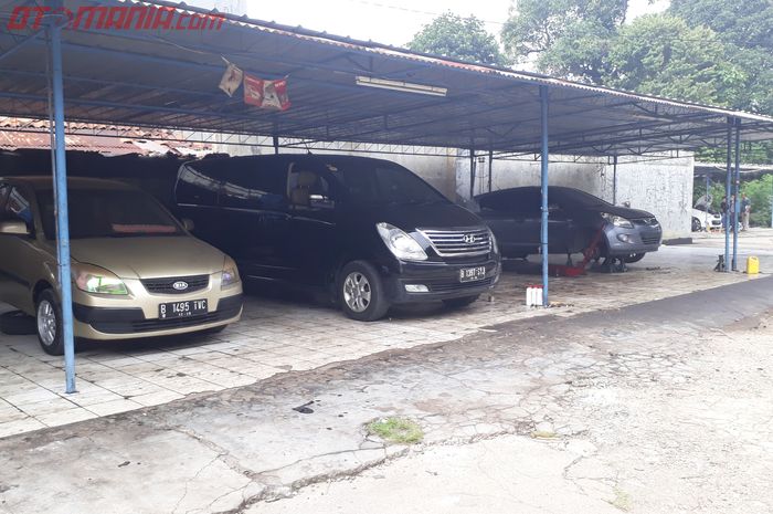 suasana di Garasi Motor, bengkel spesialis mobil Korea di daerah Cawang