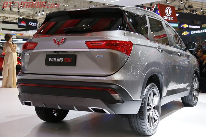 Bagian belakang Wuling SUV terlihat sporti