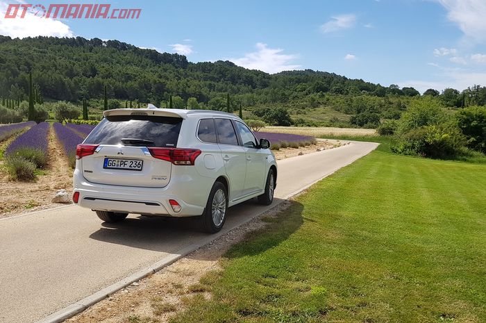 First Drive Mitsubishi Outlander PHEV 2019 di Prancis