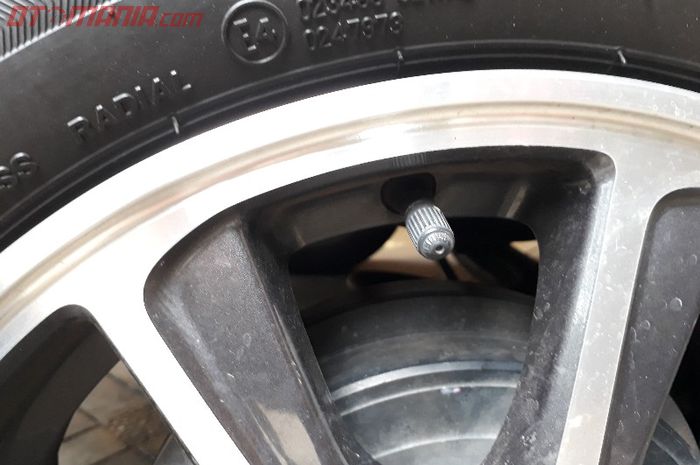 Tanda-tanda pentil ban mobil harus ganti