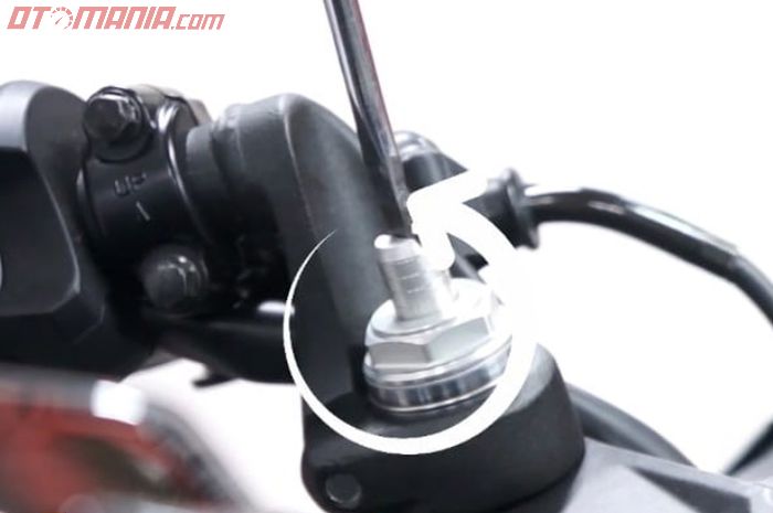Cara seting sokbreker depan New CBR150R, putar searah jarum jam untuk membuatnya lebih keras