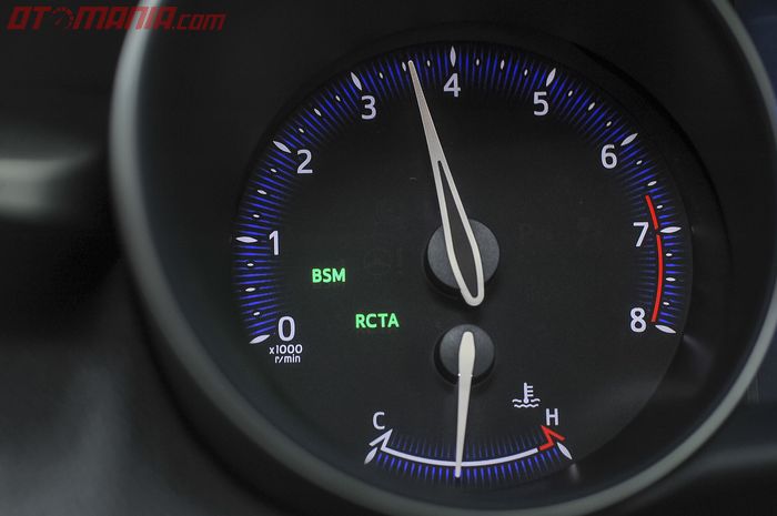 Ilustrasi. Putaran Mesin di Takometer Panel Instrumen Toyota CH-R