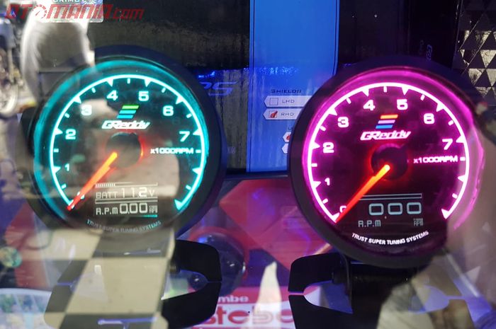 Indikator tambahan multi fungsi untuk sepeda motor