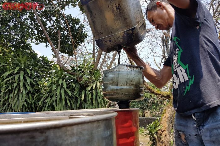  Oli  Bekas  Jadi Limbah Laku Dijual Untuk Jadi Bahan 