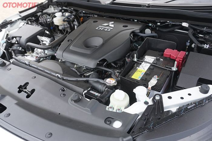 Mesin diesel turbo 4N15 MIVEC dipadu transmisi manual atau otomatis 6- percepatan