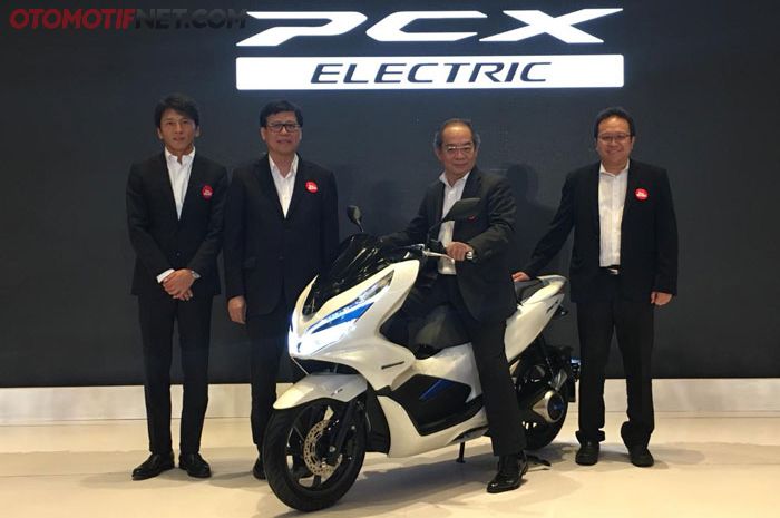 PT AHM resmi meluncurkan Honda PCX EV alias motor matik listrik, (31/1/2019)