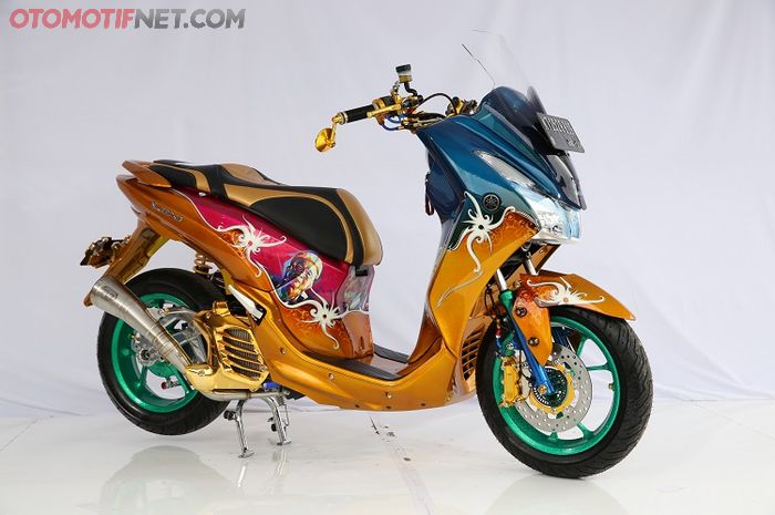  Yamaha Lexi 2018 Juara Dengan Tema Dayak 