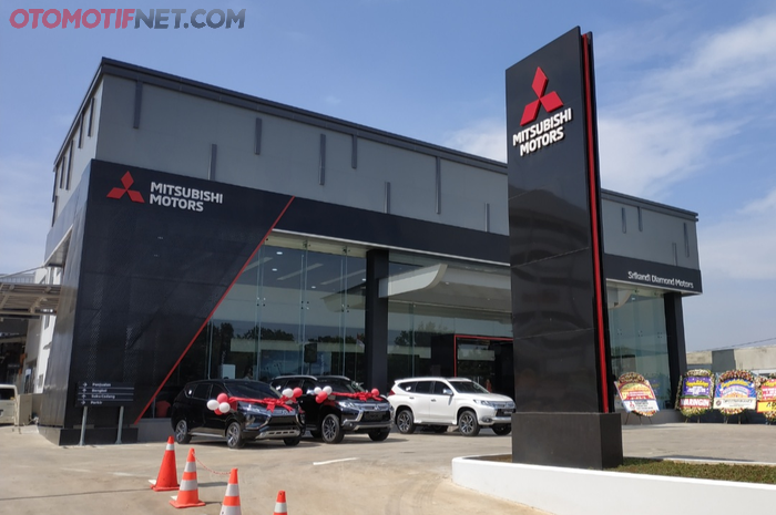 Dealer Tebaru Mitsubishi Srikandi Diamond Motors yang berada di kawasan Cipondoh, Tangerang, Banten.