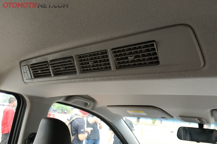 Hembusan AC mobil menjadi bau apek