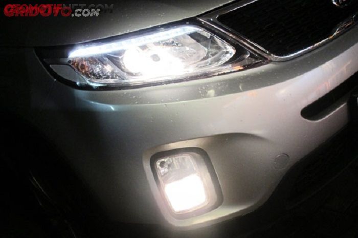 Ternyata cara bikin lampu mobil terang tapi tidak silau cuma begini (foto ilustrasi)