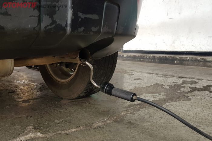 Proses Uji Emisi Gas Buang Mobil