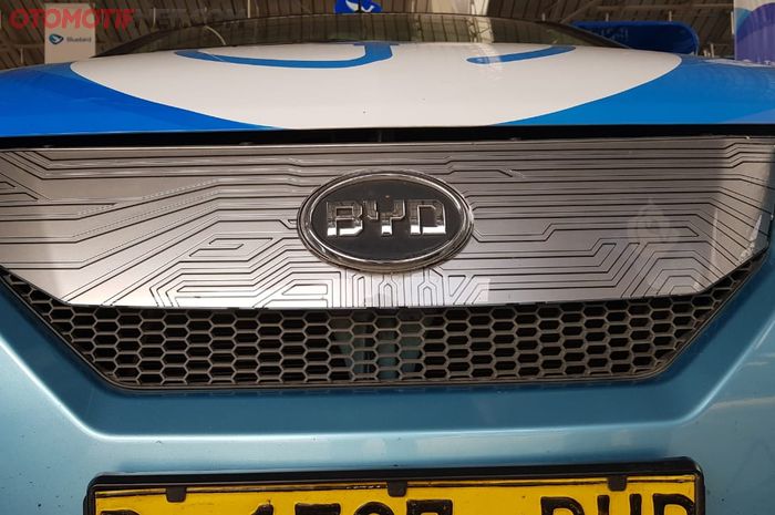 Grill Mobil Listrik BYD e6