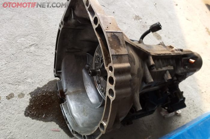 Oli Girboks Matik Bocor Biang Kerok Di Gasket Dan Seal Getas Biaya Overhaul Dipukul Rata Gridoto Com