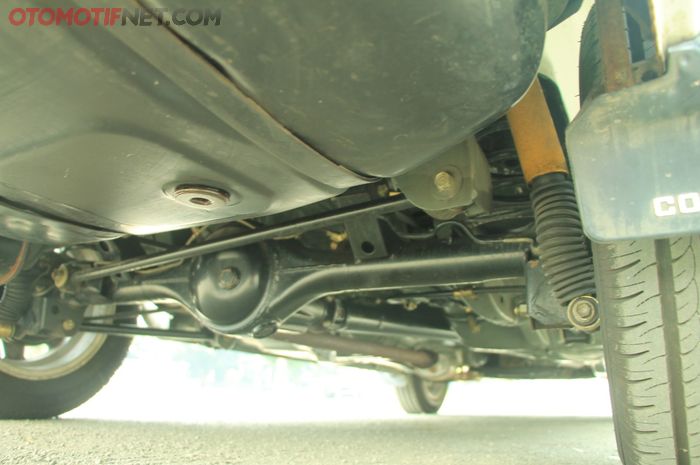 Ilustrasi gardan mobil diesel atau bensin cepat rusak