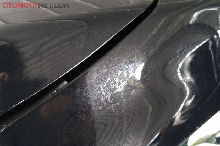 Bercak water spot dan jamur pada cat mobil bekas (foto ilustrasi)