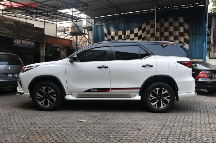 Fortuner Indonesia dipasangi body kit Fortuner TRD Thailand