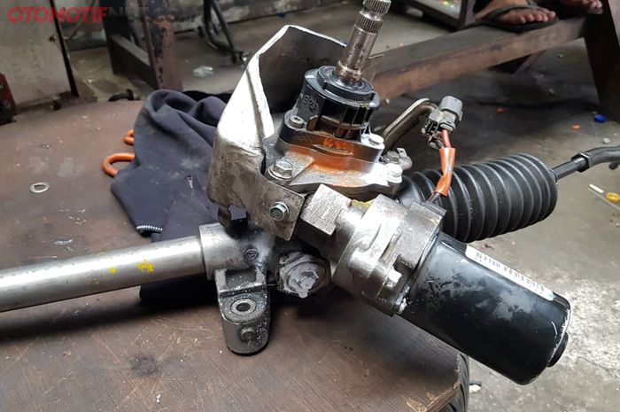Mengupas Fitur Power Steering Toyota Avanza 2014: Electric Power Steering atau Bukan?