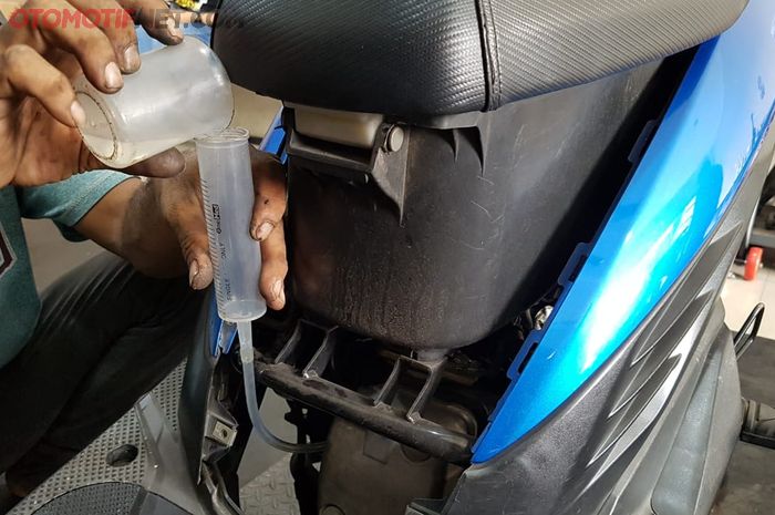 Servis carbon cleaner untuk membersihkan kerak di ruang bakar