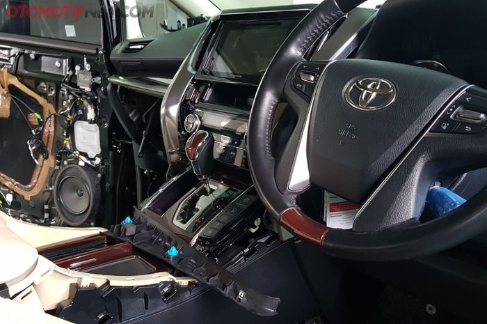 Toyota Alphard Korban Terendam Banjir