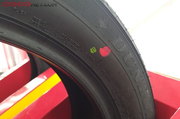 Titik merah merupakan titik terberat ban di mobil bekas (foto ilustrasi)