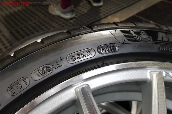  Suara Bising di Ban Mobil saat Melaju.